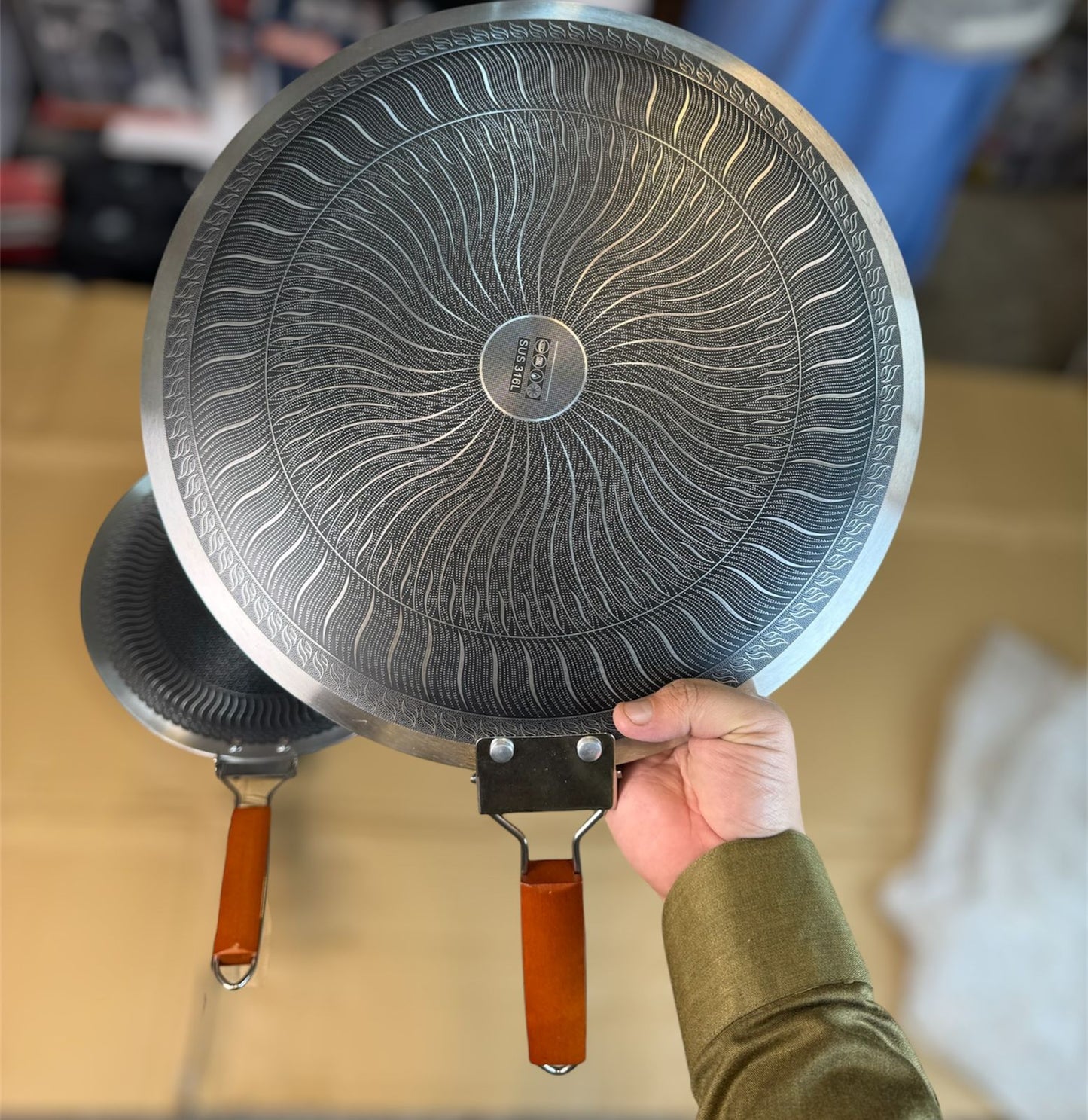 honeycomb lesser coating tawa with wood handing